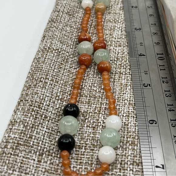 Vintage 14K Beaded Necklace Featuring Jade, Carnelian, and White Stones - Picture 15 of 17